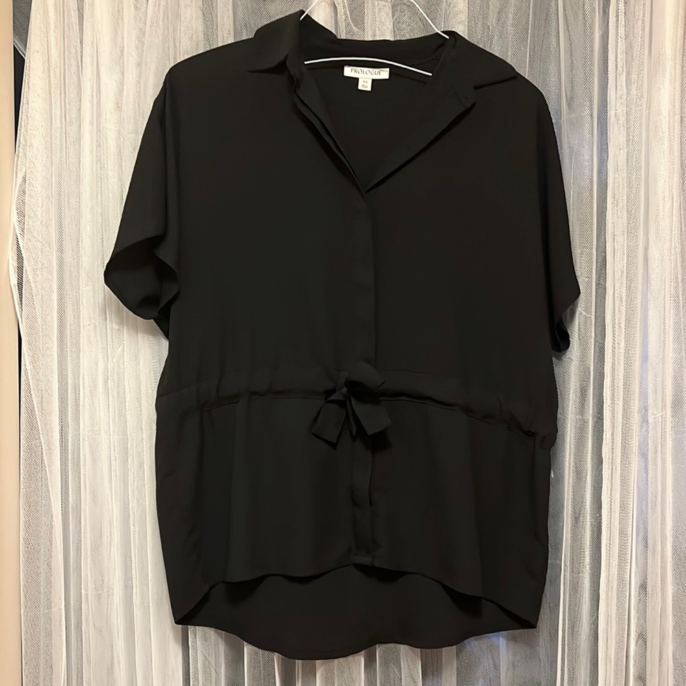 Cute, lightweight short sleeve business casual shirt